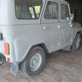 UAZ 469 2004