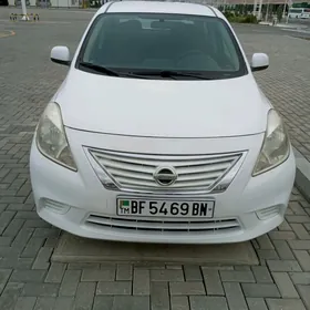 Nissan Versa 2013