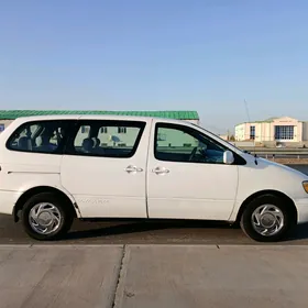 Toyota Sienna 1999