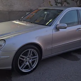 Mercedes-Benz E320 2003