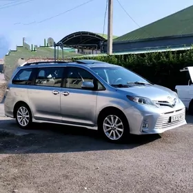 Toyota Sienna 2011