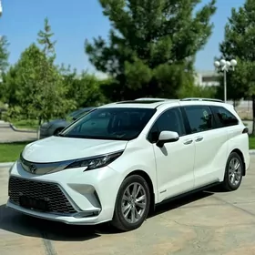 Toyota Sienna 2021