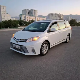 Toyota Sienna 2015