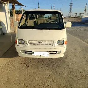 Toyota Hiace 2004