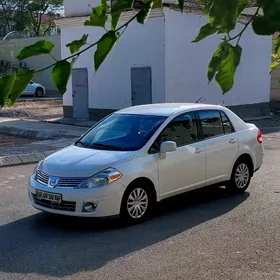 Nissan Versa 2011