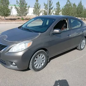 Nissan Versa 2012