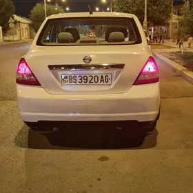 Nissan Tiida 2006