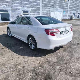 Toyota Camry 2014