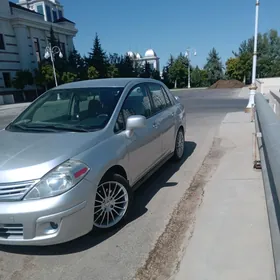 Nissan Versa 2011