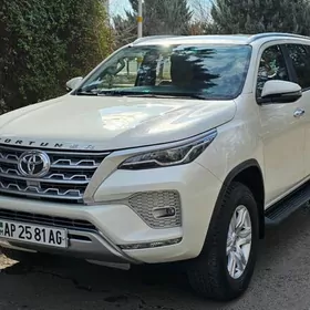 Toyota Fortuner 2022