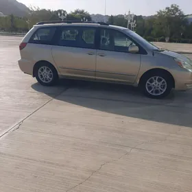 Toyota Sienna 2004