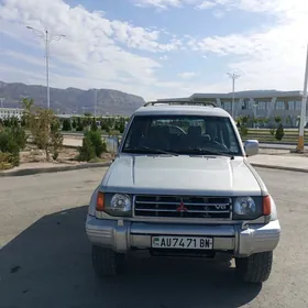 Mitsubishi Montero 1995