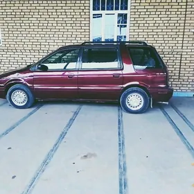 Mitsubishi Chariot 1995