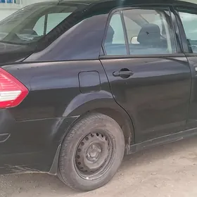 Nissan Versa 2011