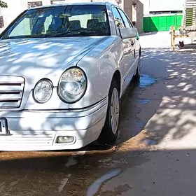 Mercedes-Benz E320 1996