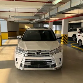 Toyota Highlander 2019