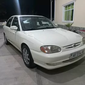 Kia Sephia 2001