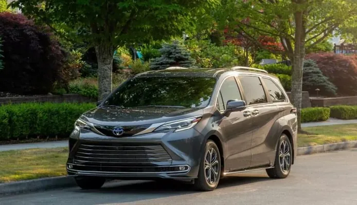 Новая Toyota Sienna сможет позвонить на телефон владельца. Для чего?