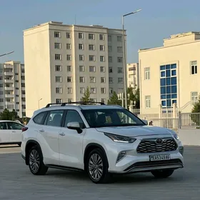 Toyota Highlander 2021