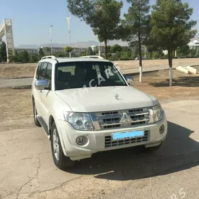 Mitsubishi Pajero 2013