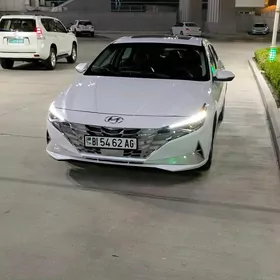 Hyundai Elantra 2022