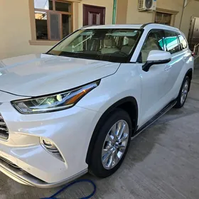 Toyota Highlander 2022