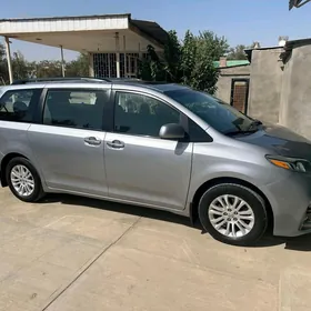 Toyota Sienna 2017