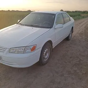 Toyota Camry 2000