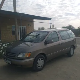 Toyota Sienna 1999