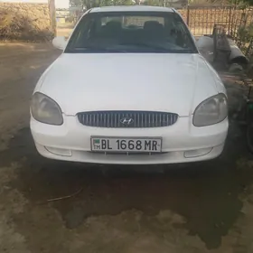 Hyundai Sonata 2001