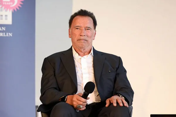 Terminator doktor boldy: Arnold Şwarsenegger doktorlyk derejesine eýe boldy