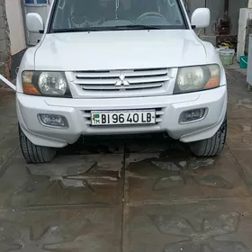 Mitsubishi Montero 2002