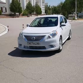 Nissan Versa 2013