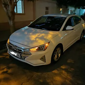 Hyundai Elantra 2019