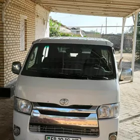 Toyota Hiace 2010