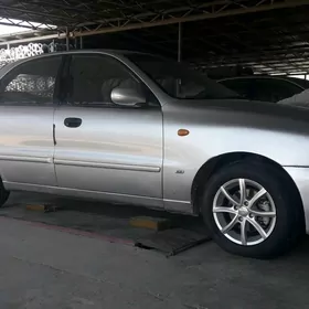 Daewoo Lanos 2001