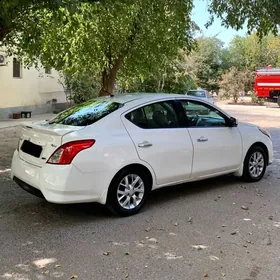 Nissan Versa 2015