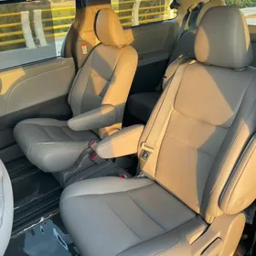 Toyota Sienna 2019