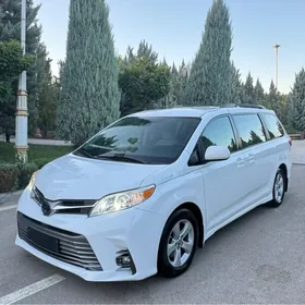 Toyota Sienna 2019