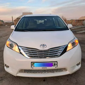 Toyota Sienna 2016