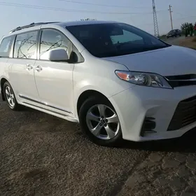 Toyota Sienna 2019