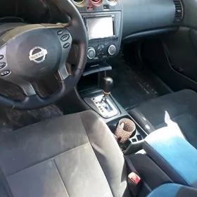 Nissan Altima 2010