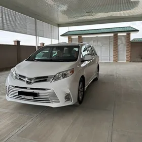 Toyota Sienna 2018