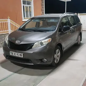 Toyota Sienna 2010