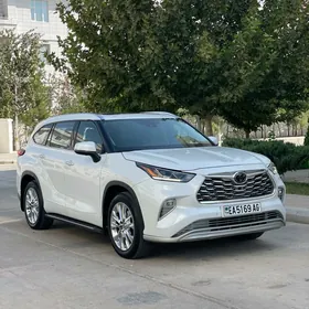 Toyota Highlander 2021