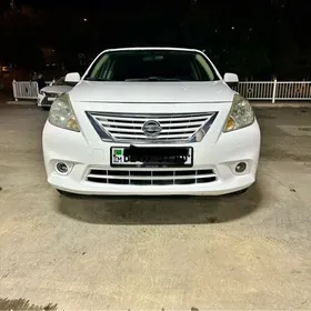 Nissan Versa 2012