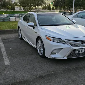 Toyota Camry 2019