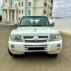 Mitsubishi Pajero 2004