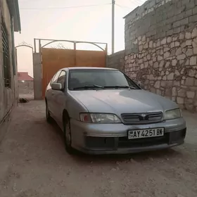 Nissan Primera 1995