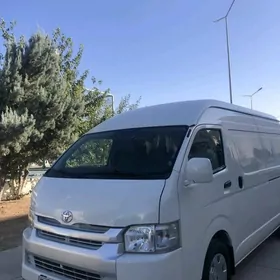 Toyota Hiace 2015